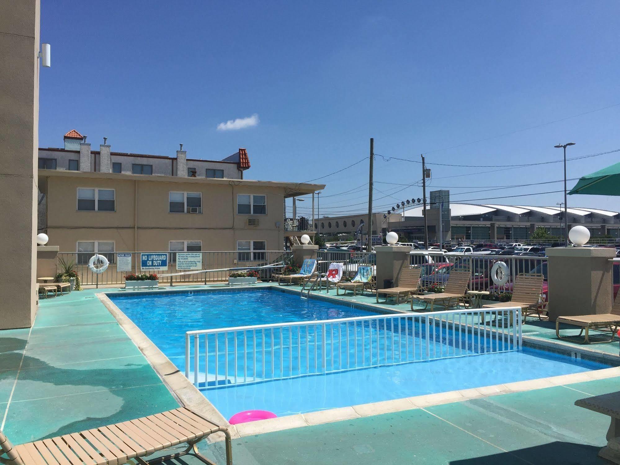 Aquarius Oceanfront Inn Wildwood Exterior photo
